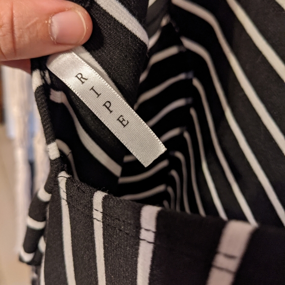 Keyhole Back Dress - Picture 3 of 3